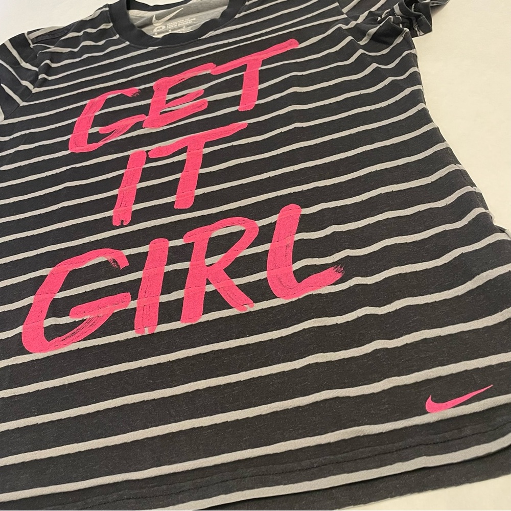 Nike - Picture 5 of 8